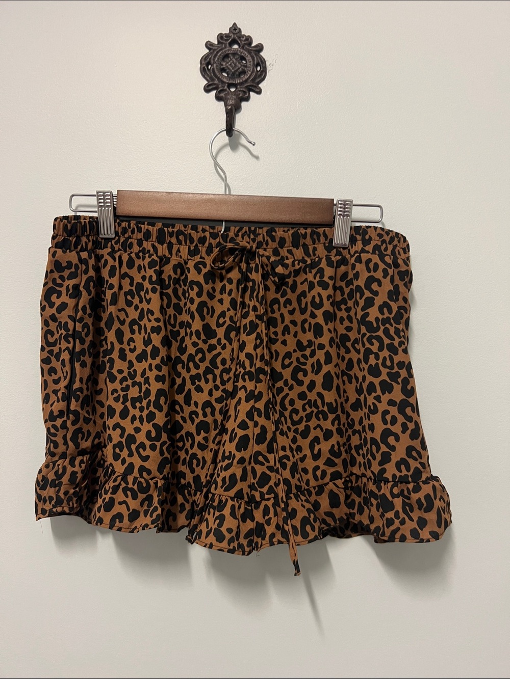 Leopard Print Ruffle Hem Shorts